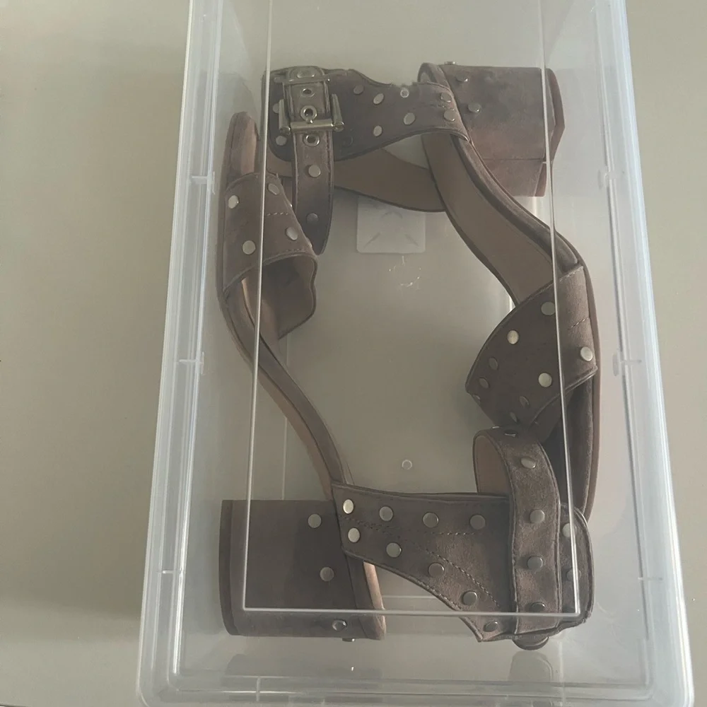 Vince Camuto Rock Stud inspired block heel - Picture 3 of 8